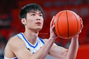 努力提升！王凡懿晒在美国特训的视频：晒伤后的训练1.0