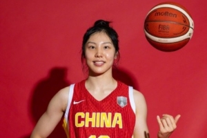 张茹：最近有趣的是热身赛有点摔跤 平时聊天喜欢用队友的表情包