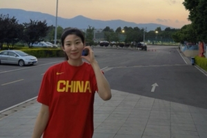 中国女篮拍摄亚洲杯定妆照 14人参与拍摄 李一凡&王馨雨不在其中