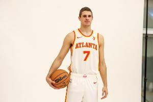 去年的次轮秀！官宣：老鹰正式签约尼古拉-久里希奇