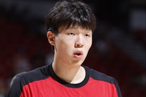 杨鸣：杨瀚森未来的比赛难度是由易到难 相信他会慢慢适应