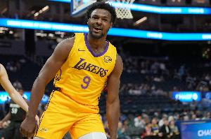 Skip：布朗尼打球没有他爸那种饥饿感 显然布朗尼无需靠打球养家