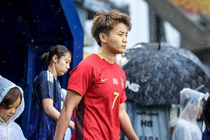 记者：王霜东亚杯三场攻守都没有太大贡献，是时候离开中国女足了