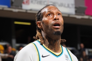 卡莱尔：詹姆斯-约翰逊说他不惹事但会终结一切 他是不败的格斗家