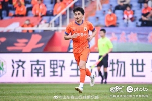 山东泰山球员彭欣力、阿卜杜肉苏力分别租借至亚泰、河南