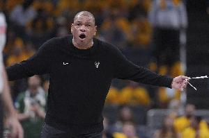 雄鹿GM：里弗斯是真正的篮球专家&狂热者 我相信他能带我们夺冠