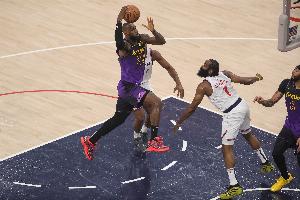 名记：现在快船显然比湖人更强 湖人有太多不确定性了