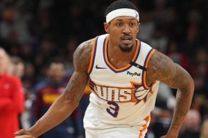 名记：比尔与太阳就买断放弃金额进行多次激烈谈判 最终放弃最低