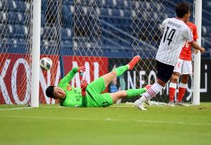 博主：门将张健智已于昨天下午抵达北京，将加盟北京国安