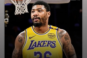 斯玛特2年1100万美元加盟湖人！前队友拉拉维亚第一时间送上欢迎