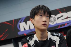 真的假的？豆瓣爆料香克斯中场抽烟环节压力被狂喷：队友很可怜了 场外闻二手三手烟