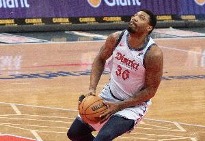 你觉得值不值？湖人为签下斯玛特先后裁掉了米尔顿&古德温