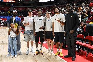 詹姆斯没发短信欢迎艾顿？弗莱和杰弗森：当初他也没给我们发