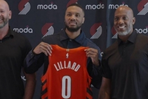 克罗宁：看利拉德身穿别队球衣时 我总感觉不太对劲