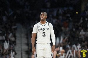 名记：保罗新赛季上场时间肯定不会少 他仍有首发级别的实力