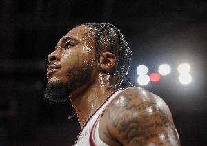 Iko：火箭曾想用惠特摩尔换回首轮末选秀权 但无球队提供类似报价