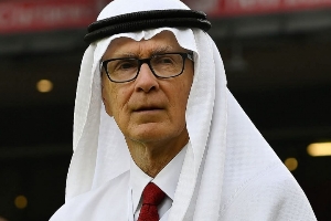 今日趣图：安菲尔德地下出石油了！花了3亿还要1.5亿签伊萨克