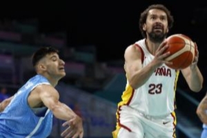 西班牙男篮后卫鲁尔：15年差点加入火箭 当时哈登打电话招募了我