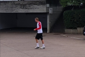 记者：沃尔特马德已归队但仍希望加盟拜仁，他期待两队能达成协议