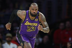 美记：所有迹象都表明这是詹姆斯最后一季 若真如此他会在8月宣布