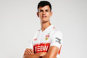 记者：切玛与斯图加特签约至2030年，皇马有50%分成和回购条款