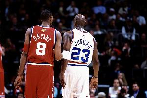 韦德谈最喜欢的球员：乔丹、科比、詹姆斯、AI、库里、鲨鱼、KG