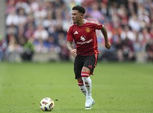 记者：多特主帅科瓦奇对桑乔的身体状况和纪律性存有疑虑