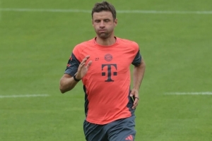 再无25号！图片报：穆勒回拜仁恢复训练，向莱默尔借27号训练服