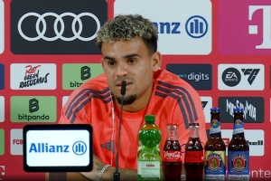 路易斯-迪亚斯：不确定我是否值这么多转会费 罗本是一个标杆