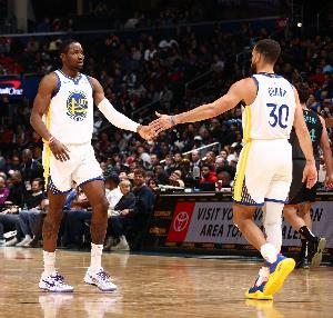 帕金斯：勇士应尽快解决好库明加的事 否则影响库里新赛季的心态