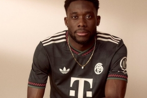 官方：拜仁发布2025/26赛季第三球衣，俱乐部官网现已发售