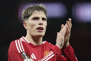 英媒：曼联对加纳乔估价从8千万欧降至5~6千万，蓝军最接近签他