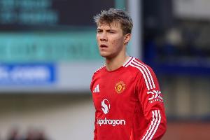 记者：曼联曾多次尝试将霍伊伦当作交易筹码，但球员更想留队