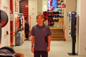 莫德里奇：很高兴也很惊讶看到有这么多球迷欢迎我，我们圣西罗见