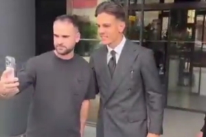 迪马晒贾沙里签约后的视频：选择了米兰30号，明天首次随队训练