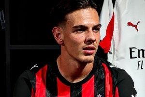 米兰新援亚沙里快问快答：会说三种语言，偶像是皮尔洛