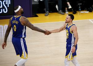 考辛斯：库里找到了改变并主宰比赛的方法 他最好能排进历史前5