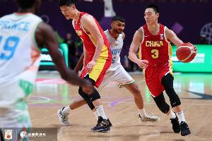 胡明轩：要保持我们一如既往的风格 研究约旦男篮 全力去拼