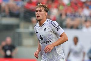 记者：米兰通过中间人与曼联接触，但尚未与霍伊伦的团队谈判合同