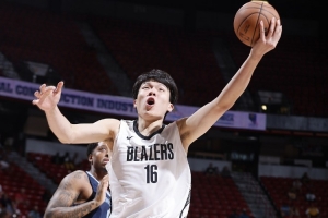 选秀专家：夏联时开拓者副总向我炫耀小杨“我们选的家伙咋样？”