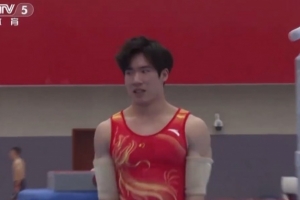 中国体操队进行世锦赛队内选拔比赛，名将张博恒三项排名第一