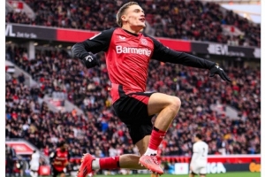 勒沃库森社媒晒维尔茨效力期间照片，祝贺他当选德国足球先生