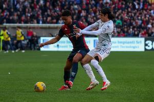 记者：德温特渴望加盟AC米兰，双方俱乐部已进行首次正式接触