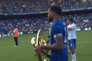 感谢球迷支持！切尔西赛后带世俱杯/欧协联奖杯绕场，向球迷致意