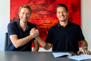 官方：莱比锡门将布拉斯维希加盟勒沃库森，合同至2027年6月30日