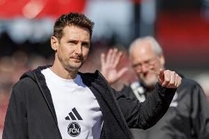 德乙开局两连败！纽伦堡主帅克洛泽：球都传不到位，我上我都行