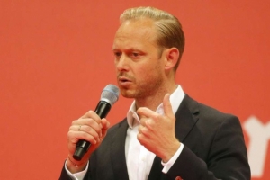 市场总监可能转投拜仁？斯图加特主席：拜仁未就此与我们联系