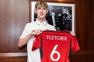 曼晚：曼联官方确认杰克-弗莱彻正随一线队备战阿森纳