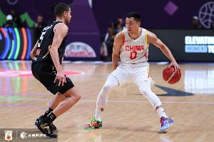 防守在线！媒体人：高诗岩在比赛中的作用不能单单只看得分数据