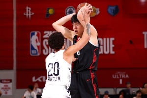 队记：夏联这些球员只磨合了5天 但杨瀚森能克服语言障碍串联全队